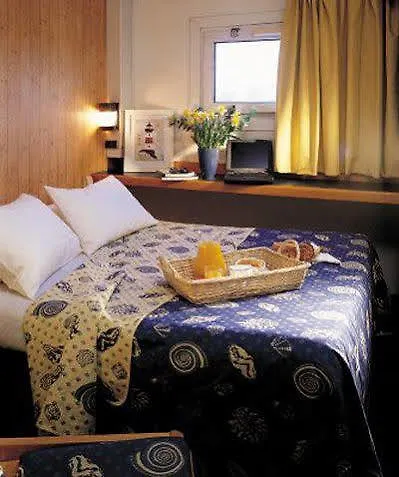 Stars Lyon Eurexpo Szálloda 2*